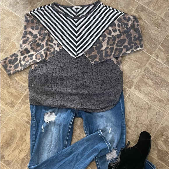 Oddy Multi-Print Sweater - Picture 3 of 12